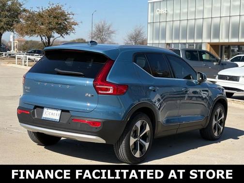 2025 Volvo XC40 B5 Plus Bright Theme