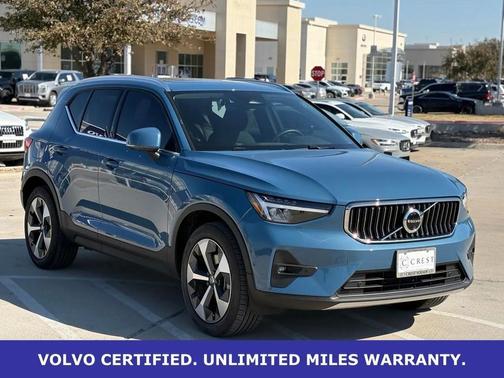 2025 Volvo XC40 B5 Plus Bright Theme