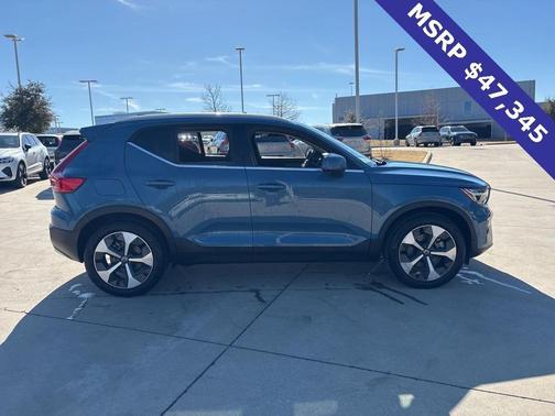 2025 Volvo XC40 B5 Plus Bright Theme