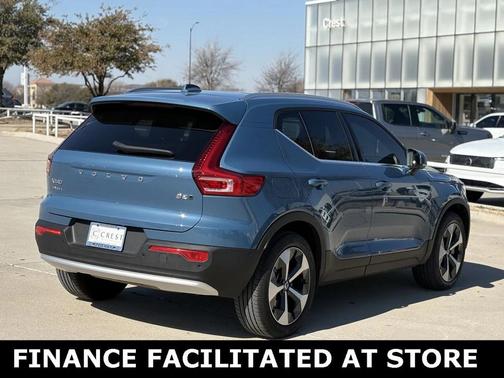 2025 Volvo XC40 B5 Plus Bright Theme