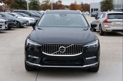Onyx Black Metallic 2023 Volvo XC60 B5 Plus Bright Theme