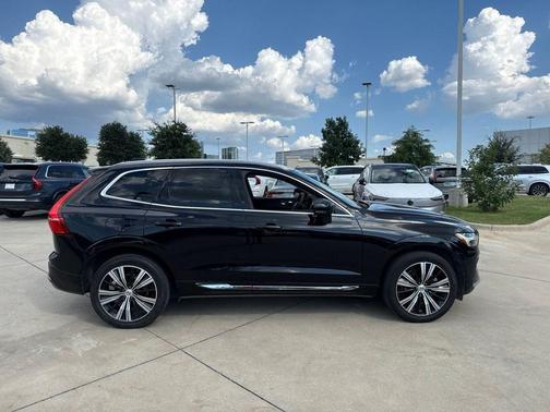 Onyx Black Metallic 2023 Volvo XC60 B5 Plus Bright Theme