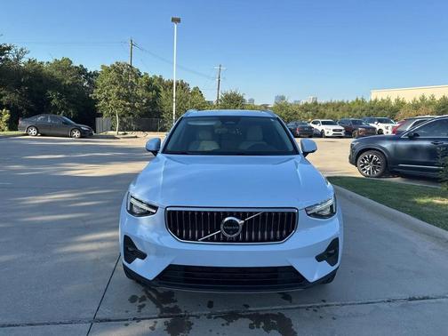 2024 Volvo XC40 B5 Plus Bright Theme