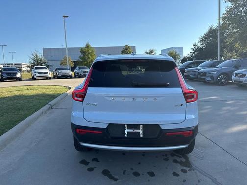 2024 Volvo XC40 B5 Plus Bright Theme