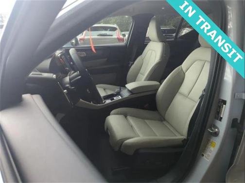 2024 Volvo XC40 B5 Plus Bright Theme