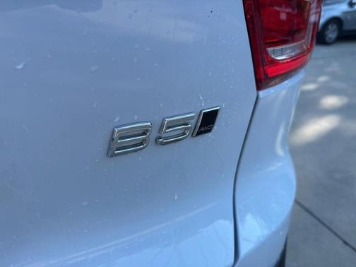 2024 Volvo XC40 B5 Plus Bright Theme