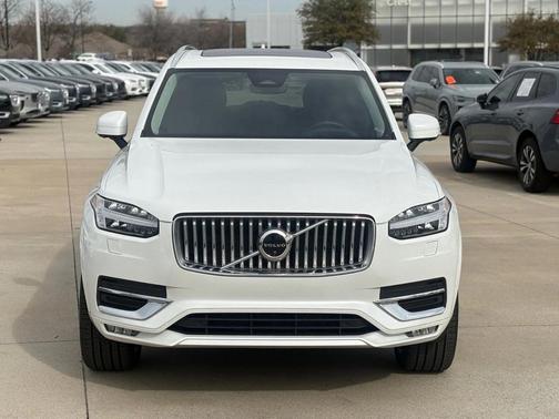 2023 Volvo XC90 Plus