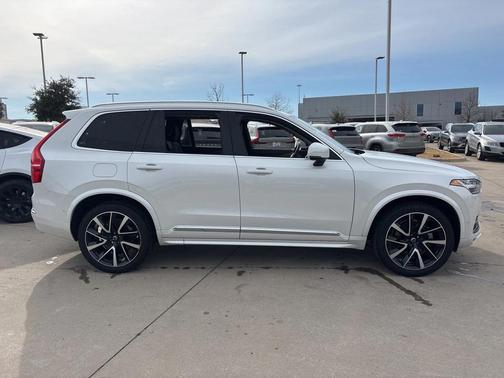 2023 Volvo XC90 Plus