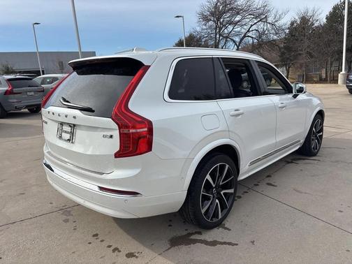2023 Volvo XC90 Plus