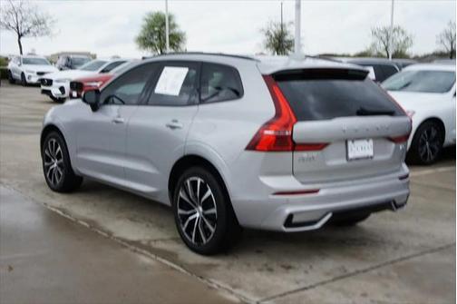 2023 Volvo XC60 B5 Plus Dark Theme