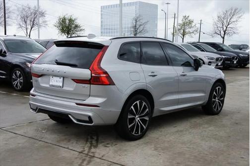2023 Volvo XC60 B5 Plus Dark Theme