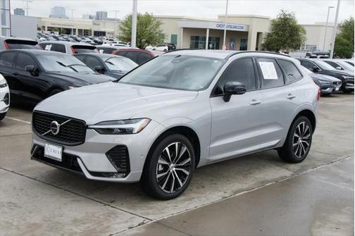2023 Volvo XC60 B5 Plus Dark Theme