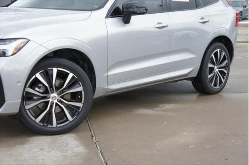 2023 Volvo XC60 B5 Plus Dark Theme