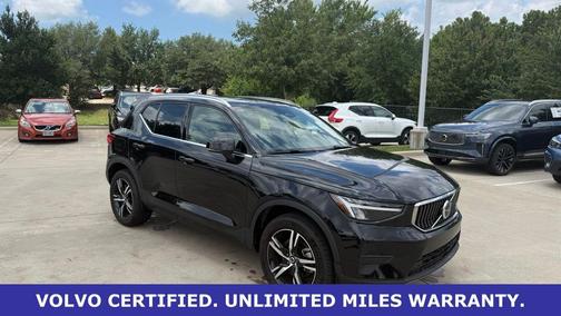 Onyx Black Metallic 2025 Volvo XC40 B5 AWD
