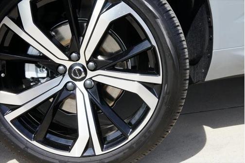 2025 Volvo XC60 B5 Ultra