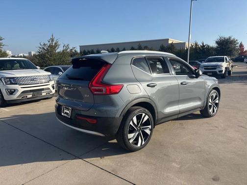 2023 Volvo XC40 Plus Bright Theme