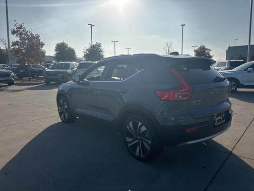 2023 Volvo XC40 Plus Bright Theme