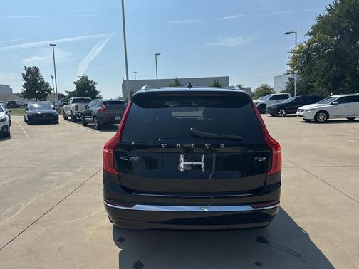 2025 Volvo XC90 Plug-In Hybrid T8 Plus