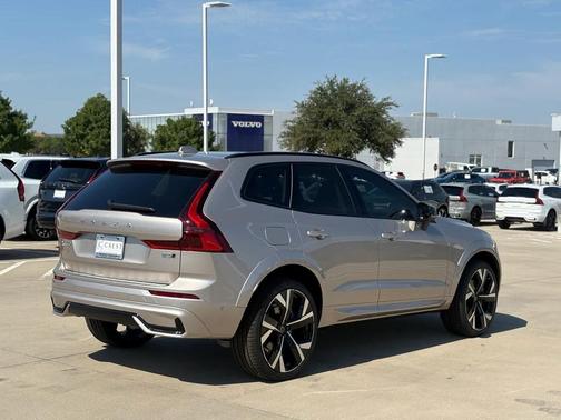 2026 Volvo XC60 B5 Ultra