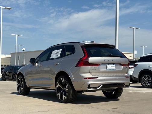 2026 Volvo XC60 B5 Ultra