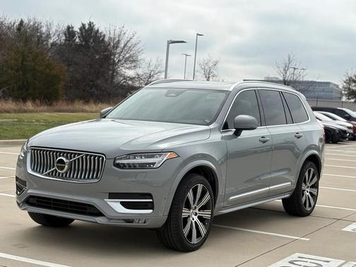 2024 Volvo XC90 B6 Plus Bright Theme