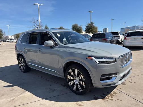2024 Volvo XC90 B6 Plus Bright Theme