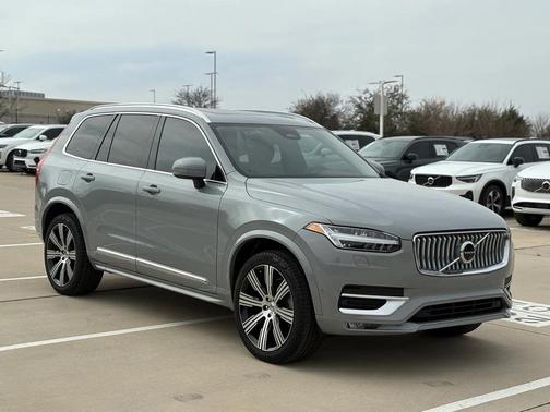 2024 Volvo XC90 B6 Plus Bright Theme