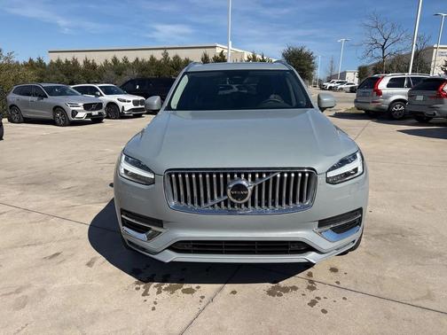 2024 Volvo XC90 B6 Plus Bright Theme