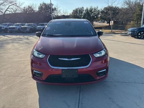 2025 Chrysler Pacifica L