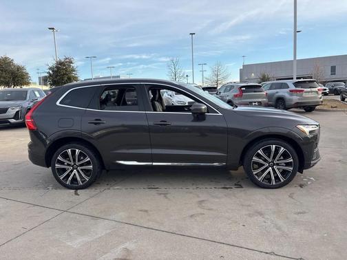 2023 Volvo XC60 B5 Ultimate Bright Theme