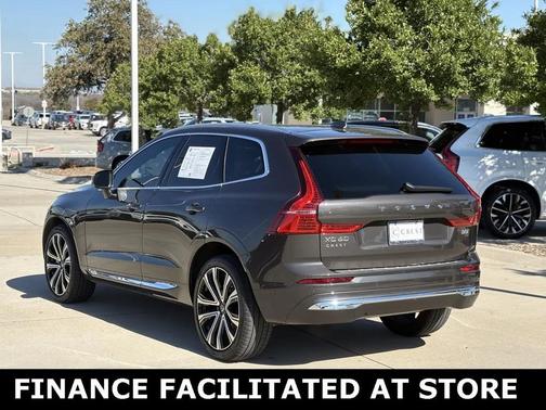 2023 Volvo XC60 B5 Ultimate Bright Theme