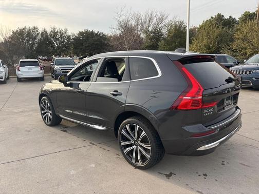 2023 Volvo XC60 B5 Ultimate Bright Theme