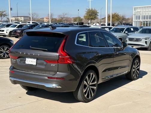 2023 Volvo XC60 B5 Ultimate Bright Theme