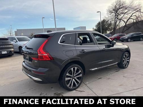 2023 Volvo XC60 B5 Ultimate Bright Theme