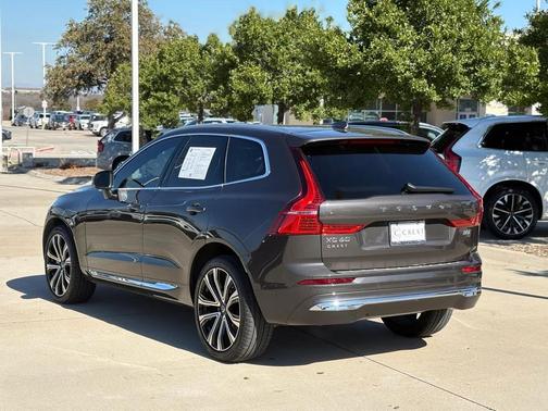 2023 Volvo XC60 B5 Ultimate Bright Theme