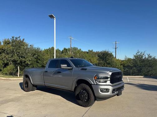 2021 RAM 3500 Laramie Crew CAB 4X4 Night Edition