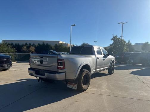 2021 RAM 3500 Laramie Crew CAB 4X4 Night Edition