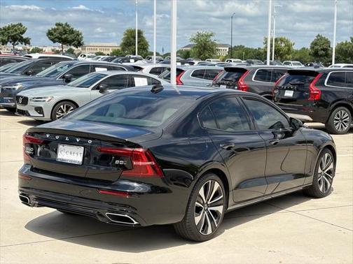 2022 Volvo S60 T5 Momentum