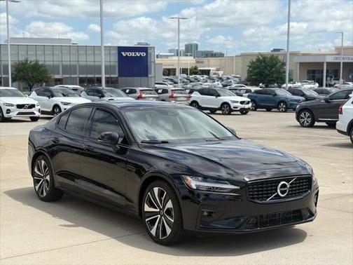 2022 Volvo S60 T5 Momentum