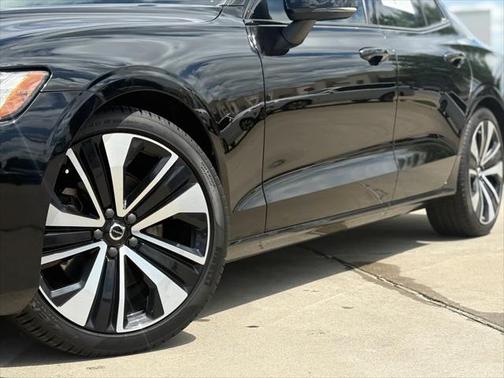 2022 Volvo S60 T5 Momentum