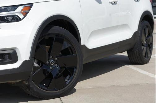 2022 Volvo XC40 T4 R-Design