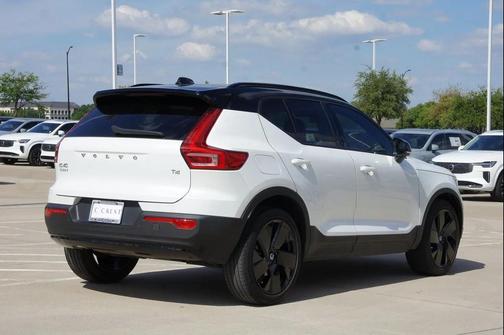 2022 Volvo XC40 T4 R-Design