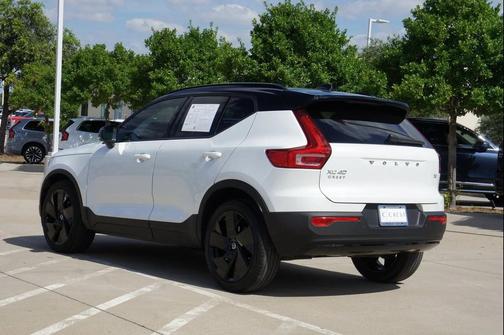 2022 Volvo XC40 T4 R-Design