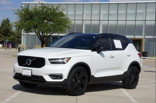2022 Volvo XC40 T4 R-Design
