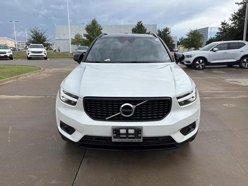 2022 Volvo XC40 T4 R-Design