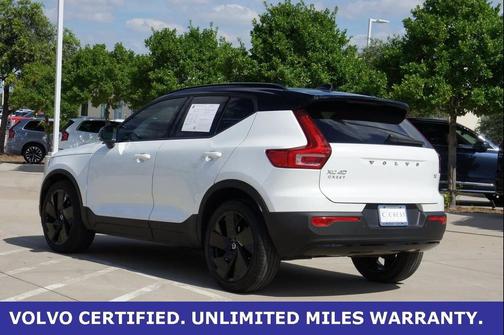 2022 Volvo XC40 T4 R-Design