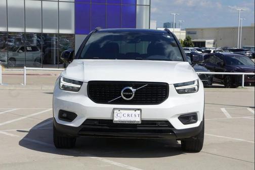 2022 Volvo XC40 T4 R-Design