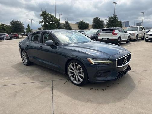 2021 Volvo S60 T5 Momentum