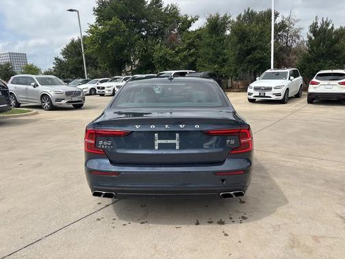 2021 Volvo S60 T5 Momentum