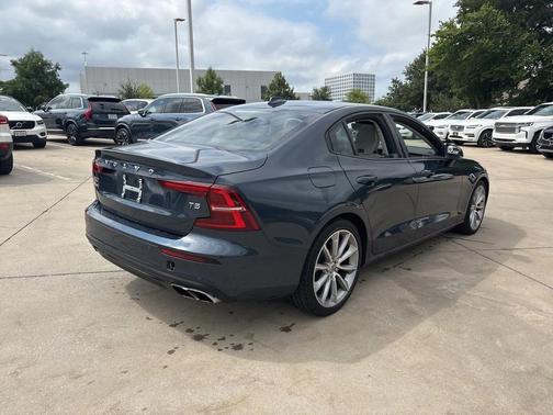 2021 Volvo S60 T5 Momentum